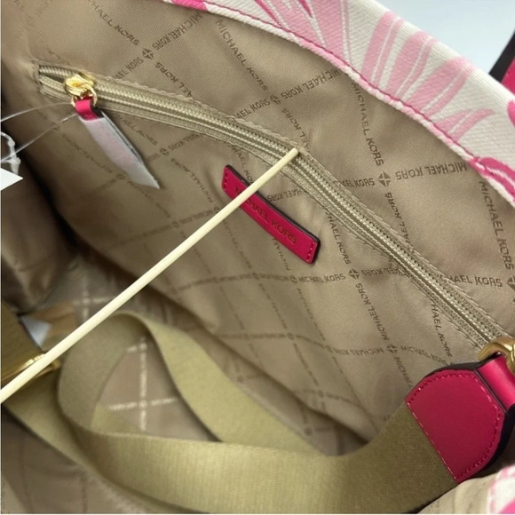 Michael Kors Medium Mirella Tote Bag & Medium Bifold Zip Chain Wallet Pink Multi - Picture 10 of 14
